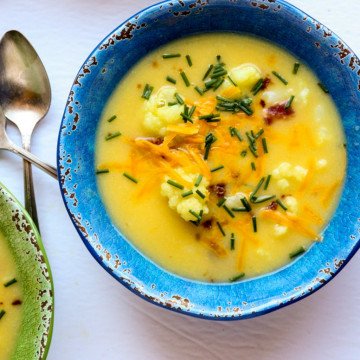 Cheesy Cauliflower Soup