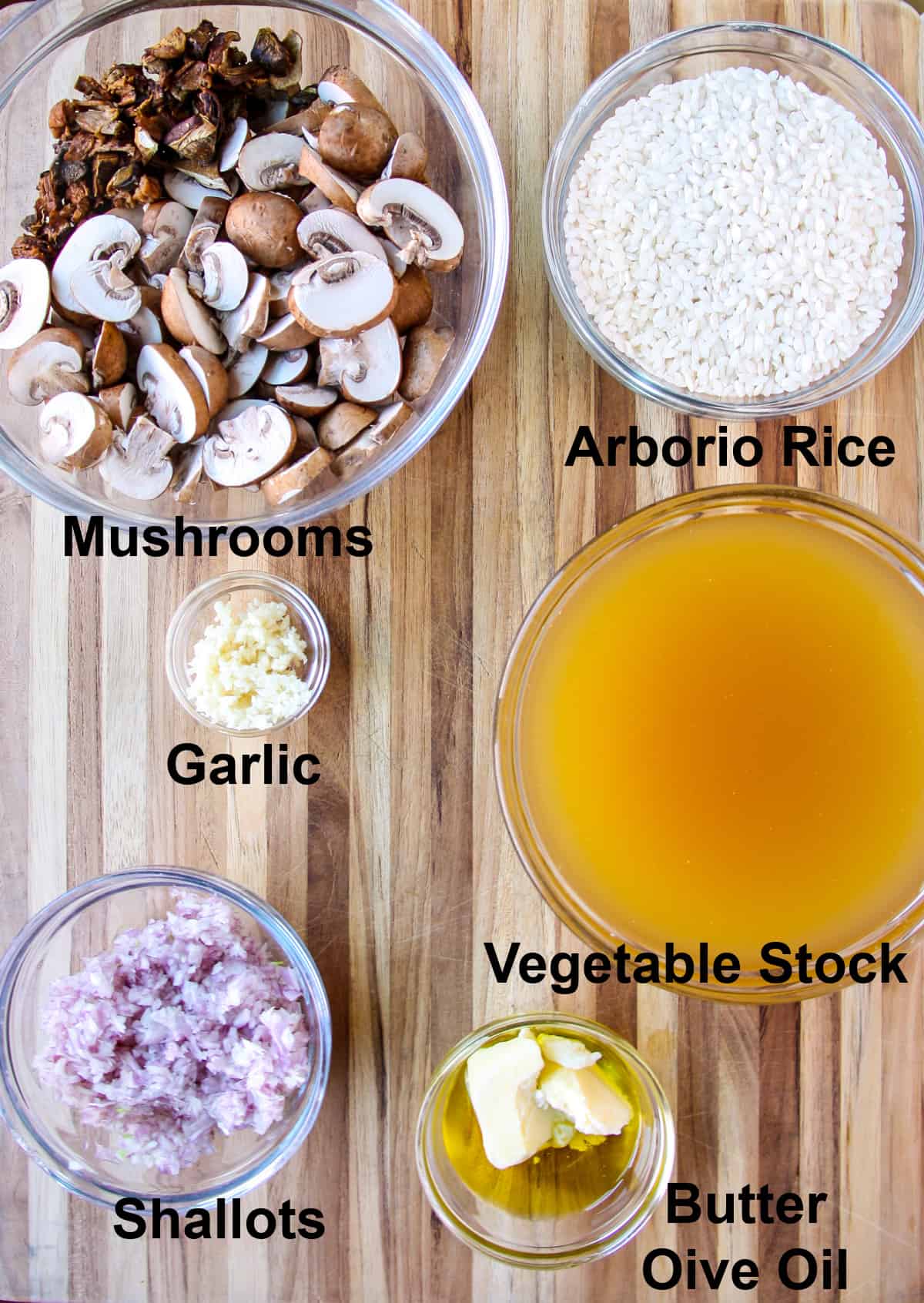 The ingredients for cooking the risotto.